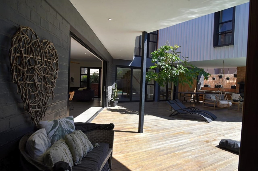 To Let 7 Bedroom Property for Rent in Wavecrest Eastern Cape